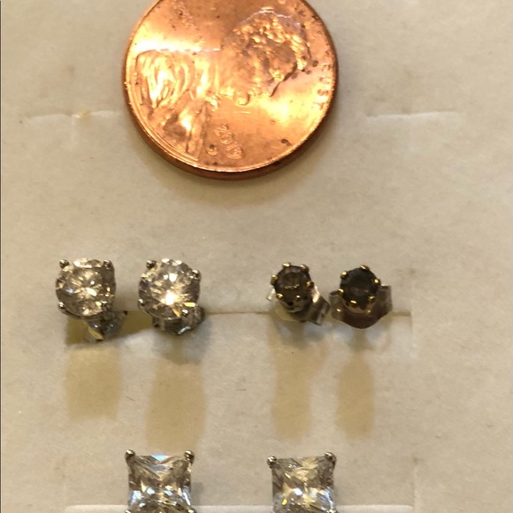 Three pairs of faux Diamond earrings set in silver - Picture 4 of 8